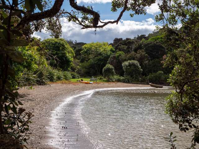 Freehold With Beach And Boat Access