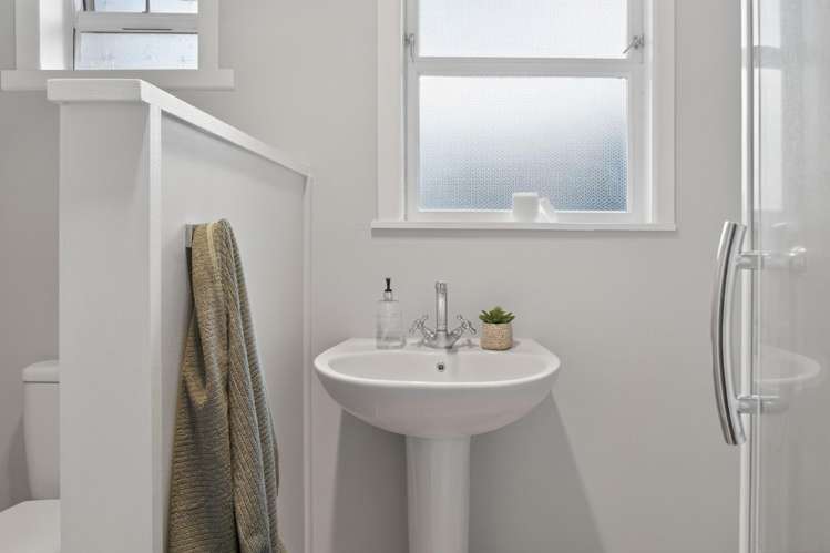 25 Glenn Terrace Otumoetai_12