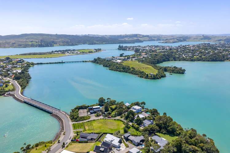 6 Mara Kai Lane Raglan_35