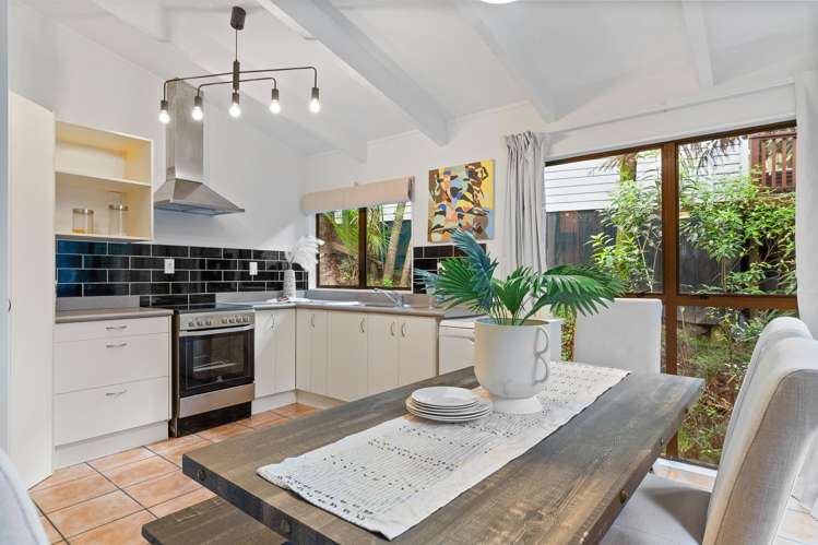 34 Sylvan Valley Avenue Titirangi_6