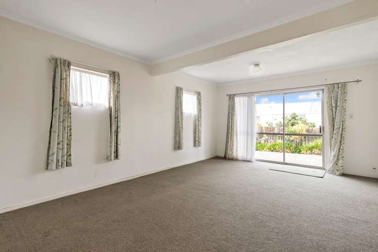 8 Waiwera Crescent Maupuia_6