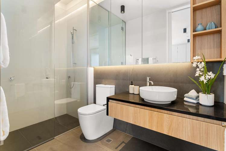 2/423 Beach Road Mairangi Bay_10