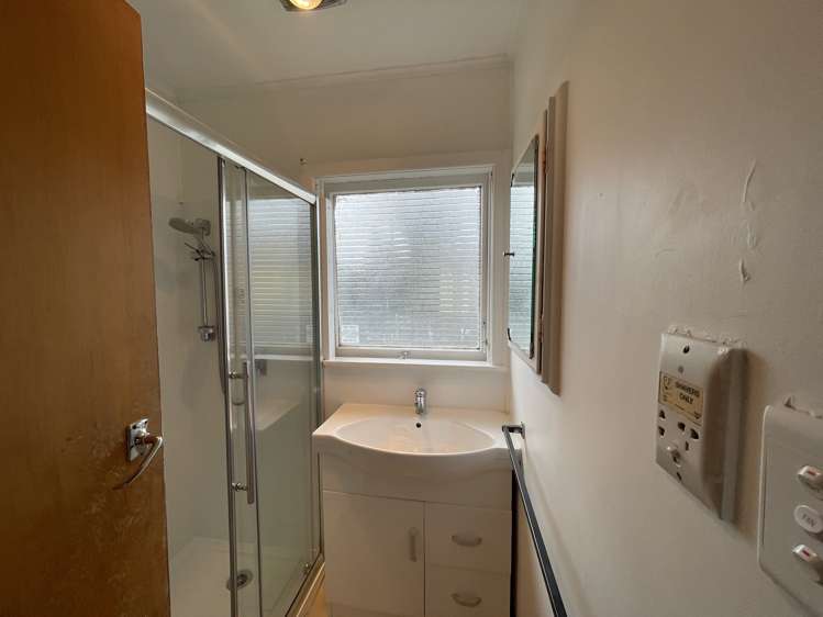 8 Albert Road Kelston_12