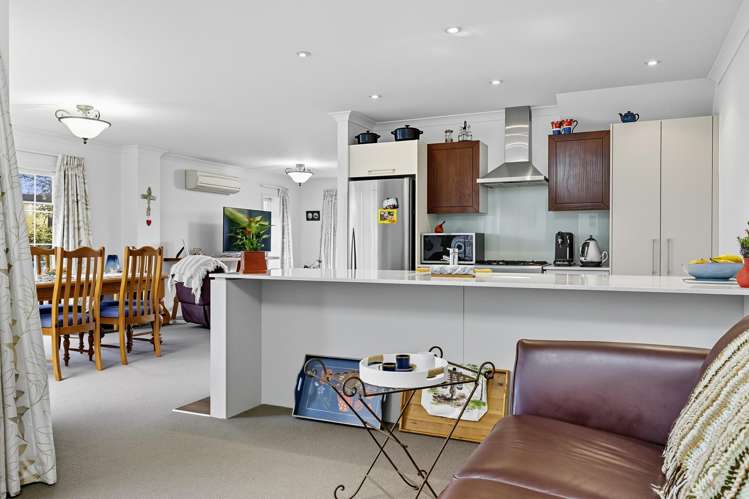 49 Chateau Crescent Rangatira Park_8