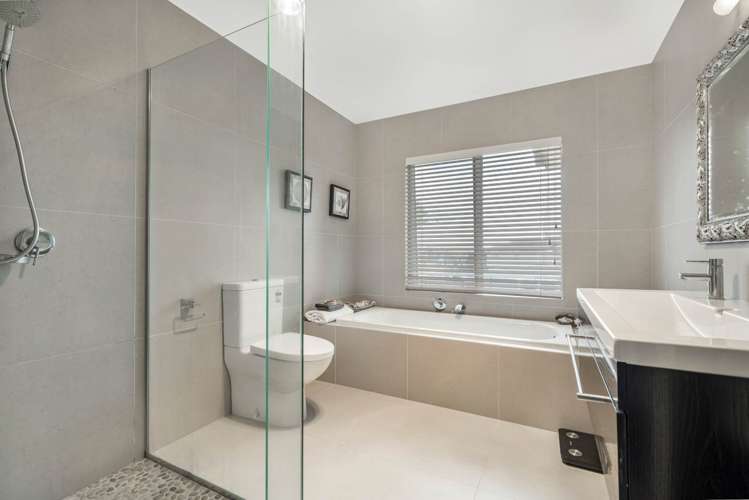 16 Fairhill Place Flat Bush_20