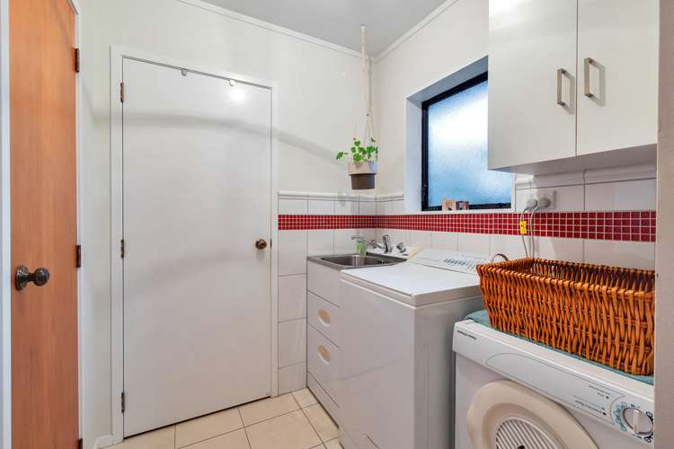 2/51 Beach Road Pahurehure_16