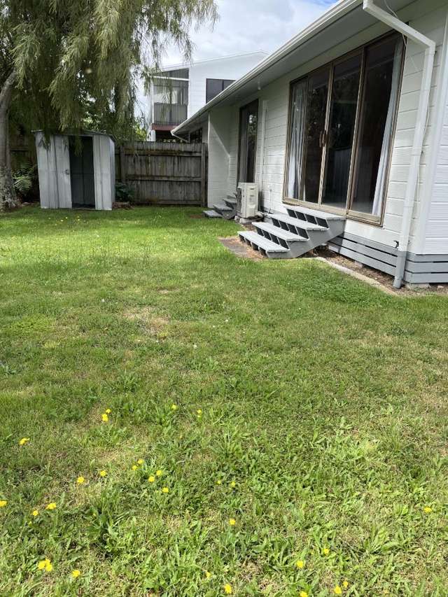 1/8 Charles Crescent 2774_1