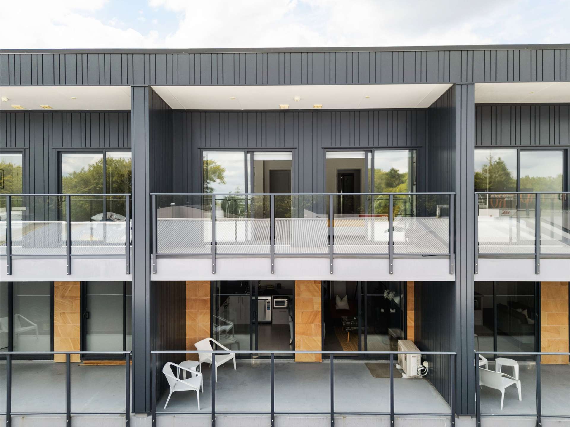 13/13 Vialou Street Hamilton Central_0