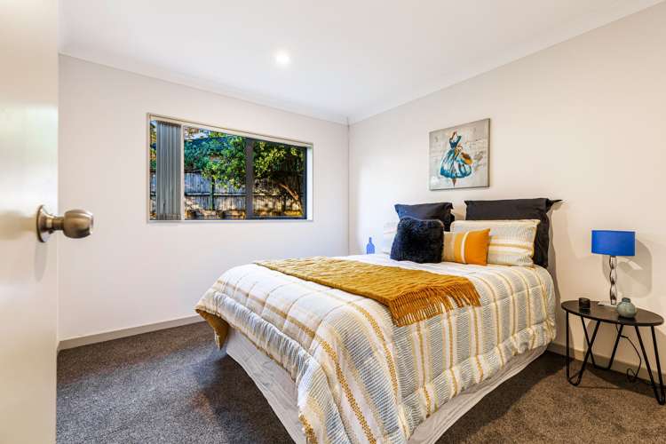 65 Helleur Road Massey_12