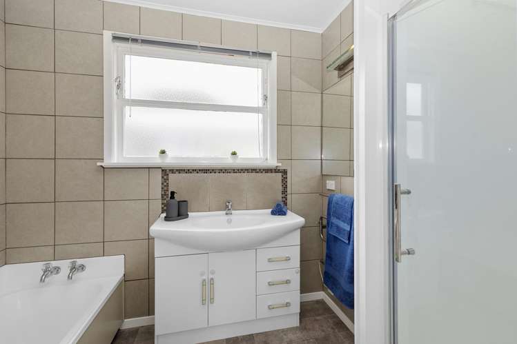 2 Whirinaki Crescent Heretaunga_10