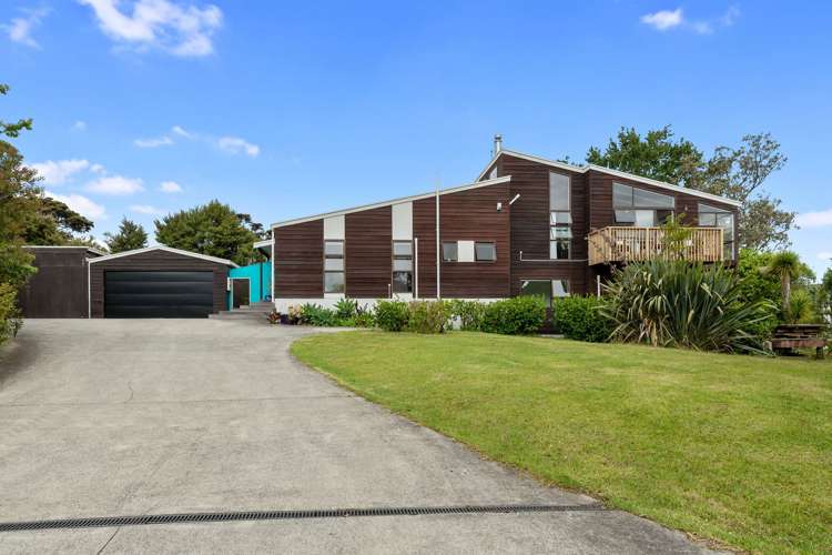 17 Chatham Avenue Paremoremo_2