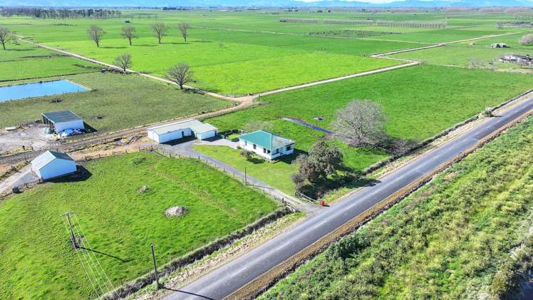 165 Canal Road East Waitakaruru_14