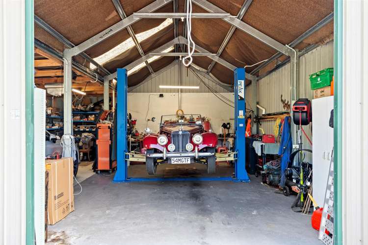 1228 Sandspit Road Sandspit_28