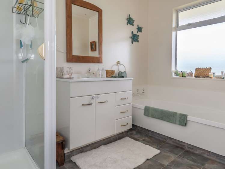 435 Waikawa Beach Road Manakau_12