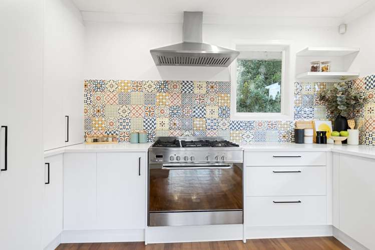 208 Forest Hill Road Waiatarua_10