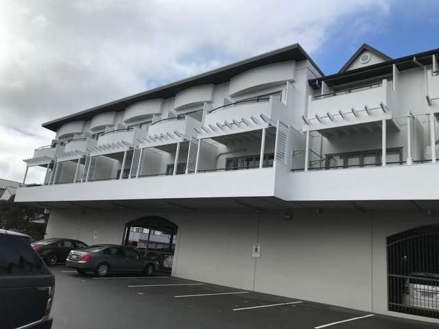 2 Level - 2 Bedroom Apartment - 2 carparks