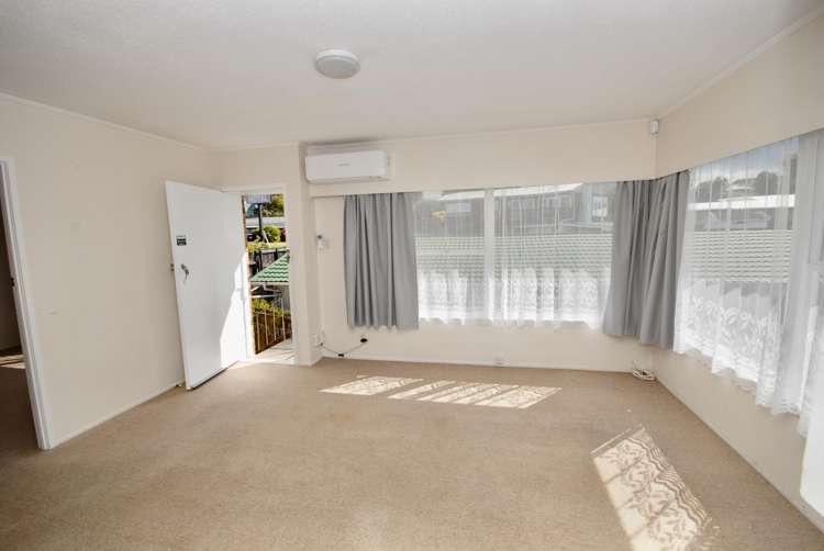 2/321 Wairau Road Totara Vale_3