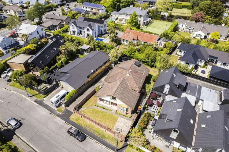 1 & 2/5 Highgate Avenue Fendalton_27