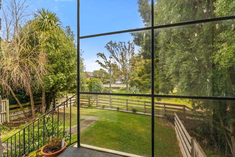 9a Esher Place Saint Martins_1