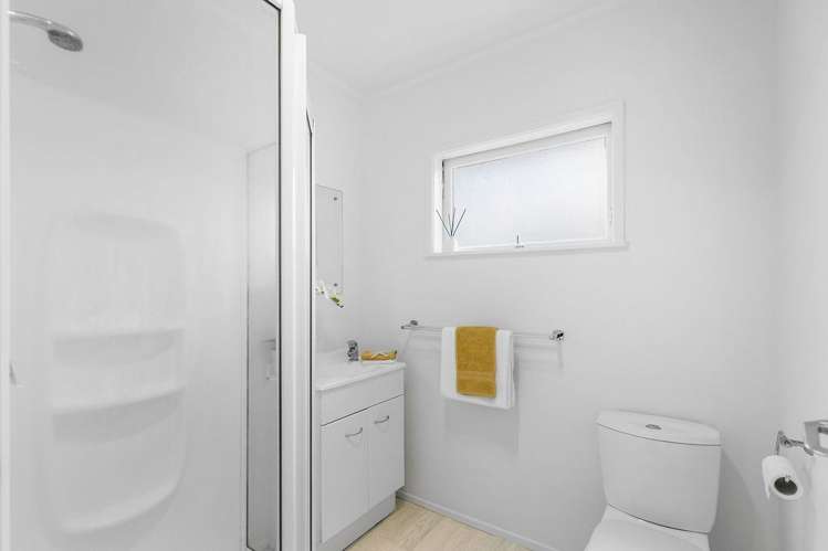 1/6 Segedin Place Glenfield_7