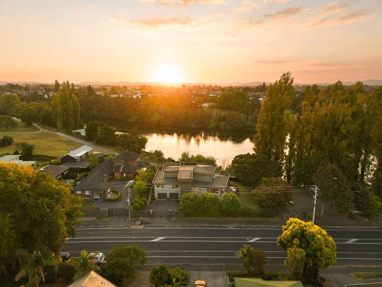 809 River Road Chartwell_32