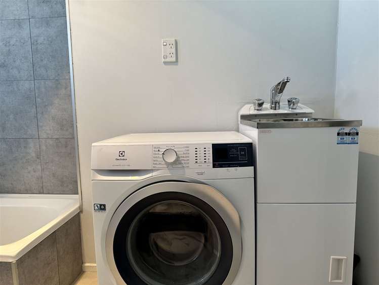 1/345 Burnett Street Ashburton_12