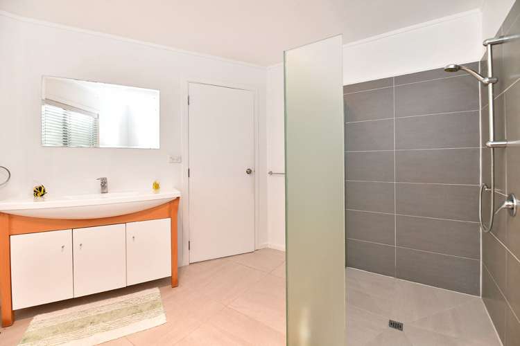 956 Whangaparaoa Road Manly_16