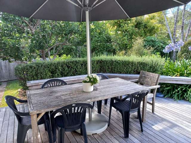 Charming 3BR Home in Browns Bay!