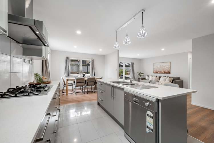23d Lexington Drive Botany Downs_5