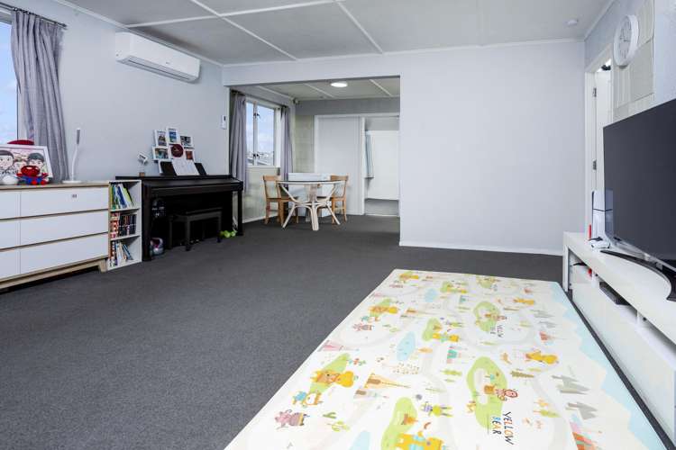 8 Athena Drive Totara Vale_2