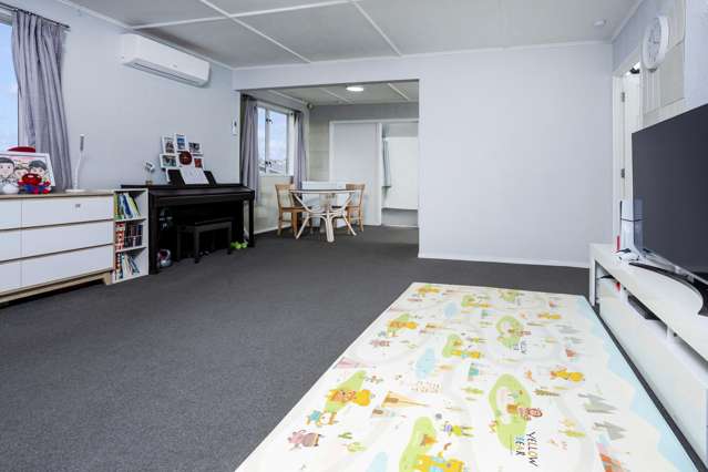 8 Athena Drive Totara Vale_2