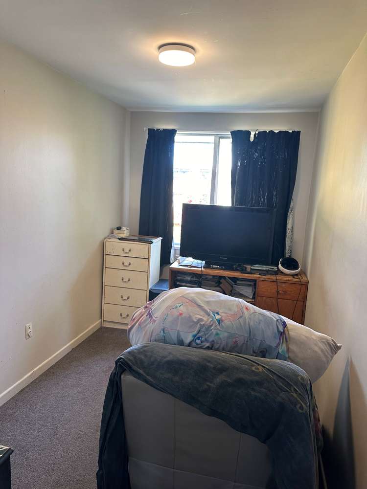 17b Leonie Place Aranui_7