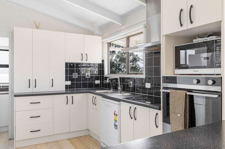 8 Dobell Road Stanmore Bay_9