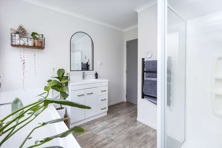 23 Percy Kinsman Crescent Riverstone Terraces_18