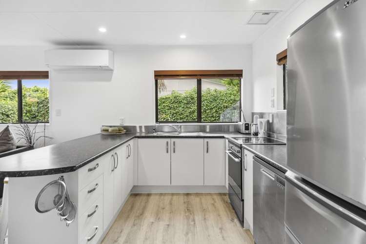 Flat 2/100 Cambria Street_1
