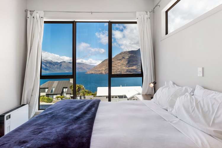 72 Wynyard Crescent Fernhill/Sunshine Bay_13