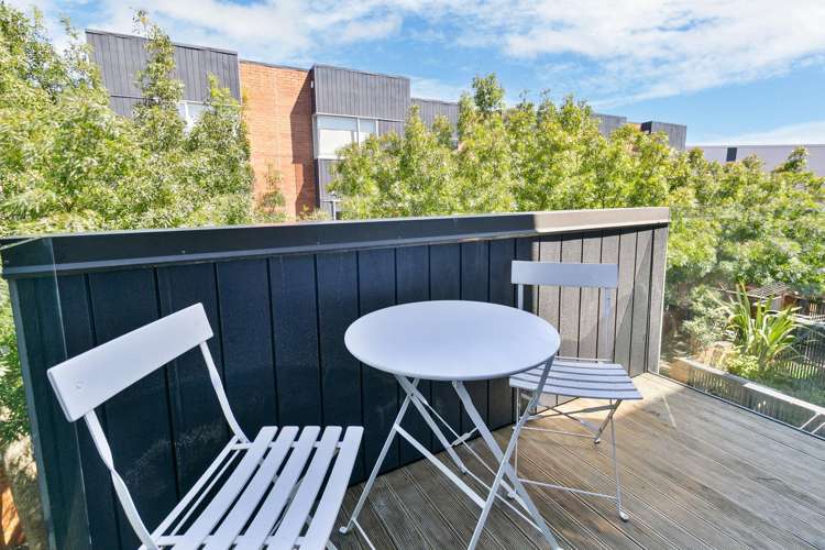 2/120 Rintoul Street Newtown_10