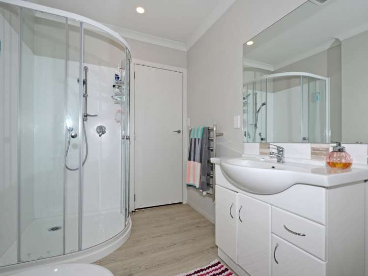 11b Aran More Place Belmont_14