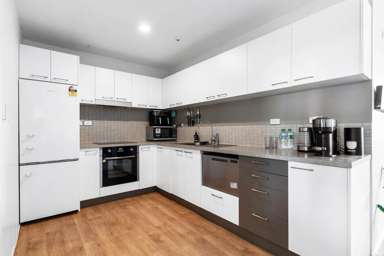 5b/121 Newton Road_2