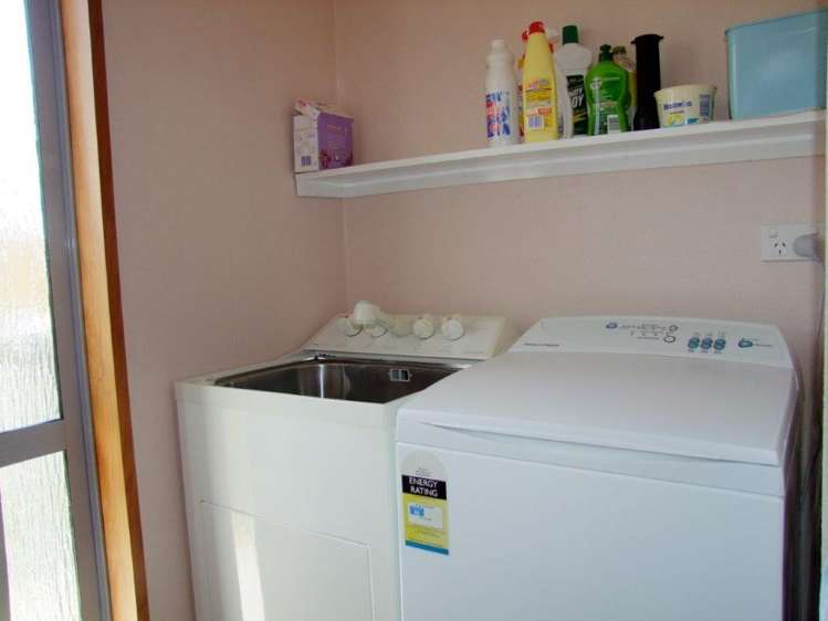 2 Duthie Street Milton_18