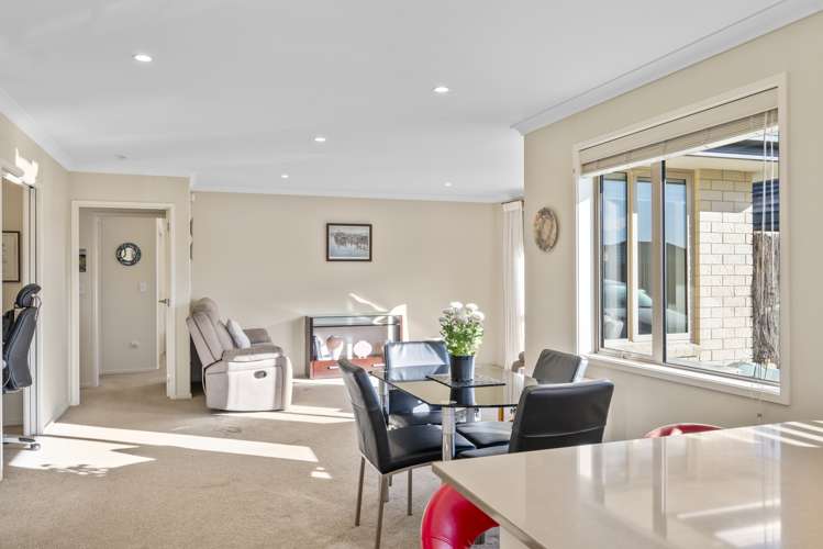 15 Korari Grove Redwoodtown_11