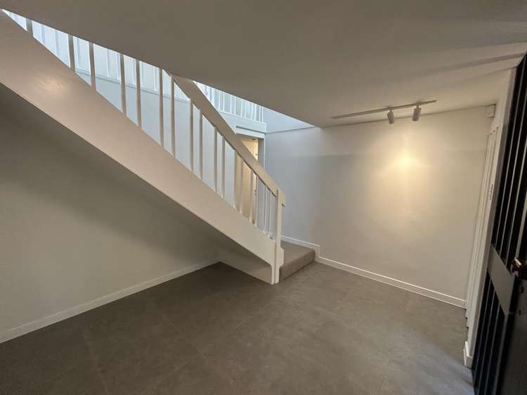 8 Meanda Gardens Sunnyhills_20