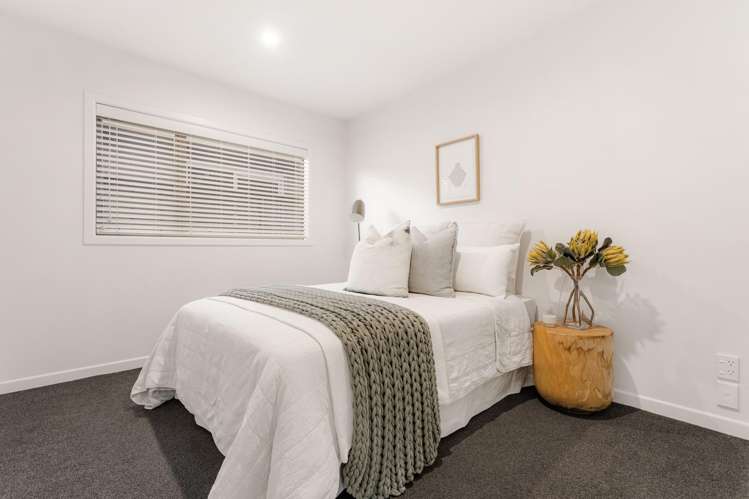 1 Fender Close Pyes Pa_11