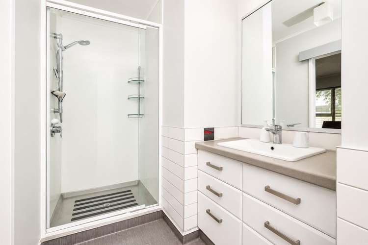 1 Neagle Place Greenmeadows_8