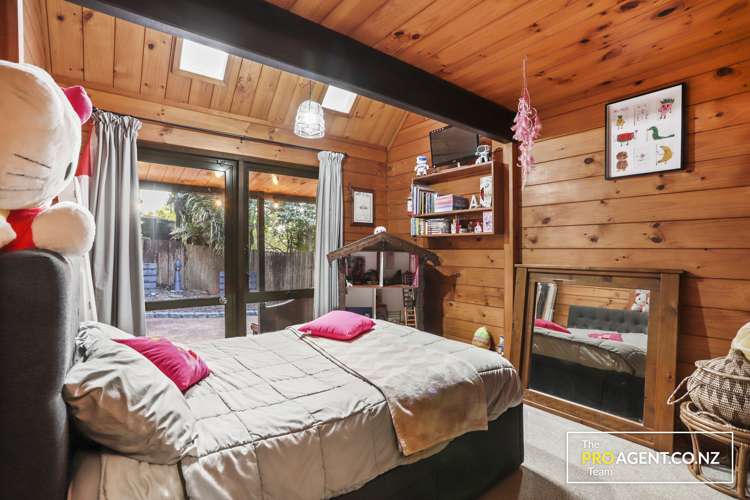 566 Scenic Drive Waiatarua_18