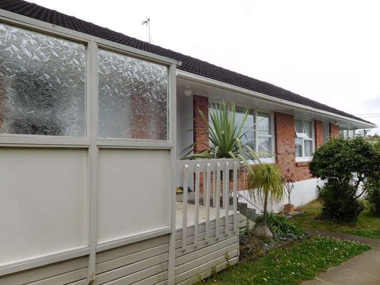 2/12 Trafalgar Road Milford_1