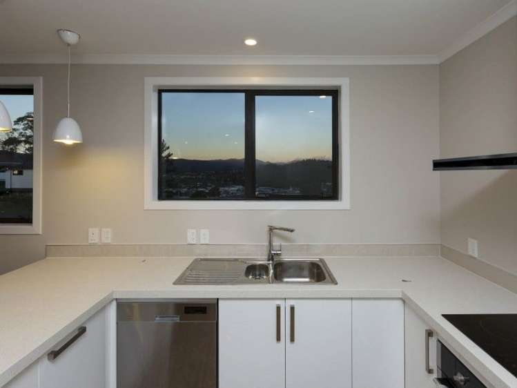 30 King Charles Drive Kingsley Heights_18