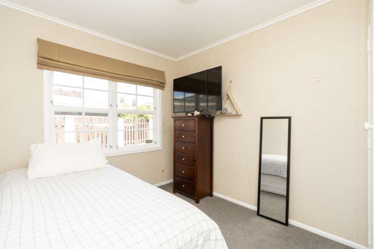 57 Garden Heights Avenue Glenview_11