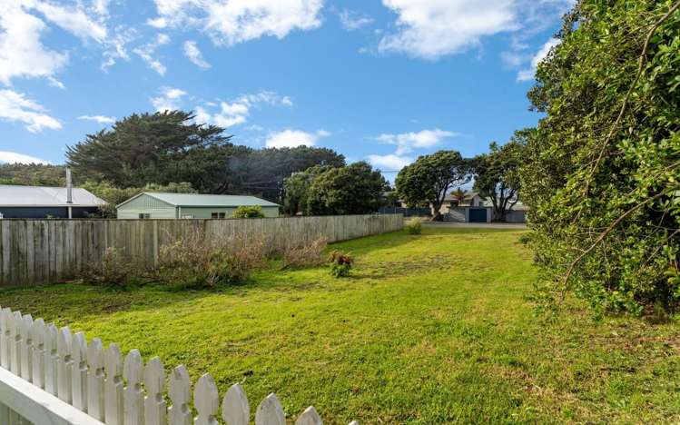 6 Kapiti Lane Otaki Beach_21