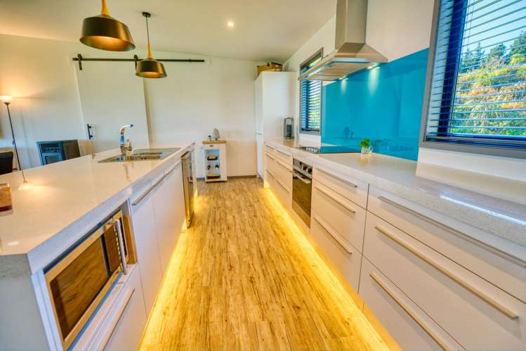 14 Tasman View Road Paroa_8